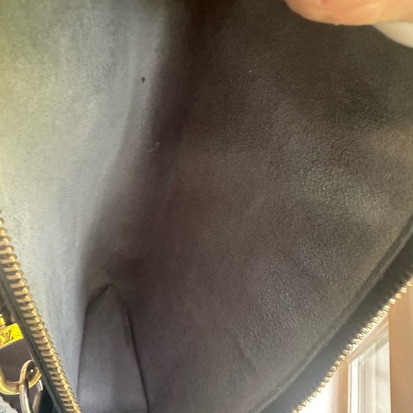COPY - Louis Vuitton Epi Pouchette - Picture 14 of 15